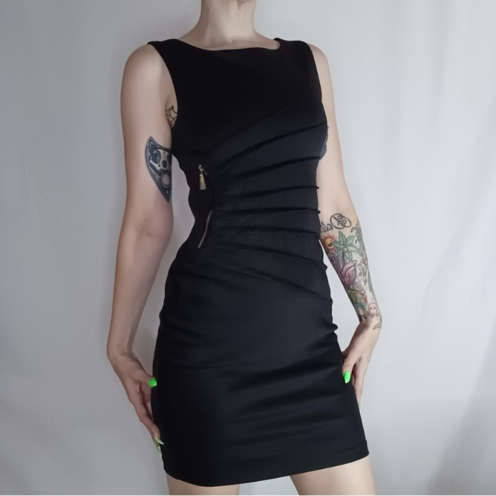 Suzy Shier Pleated Black Sleeveless Bodycon with Gold Zippers